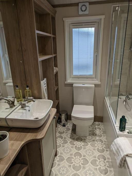 Kingfisher Lodge Woodhall Spa Buitenkant foto